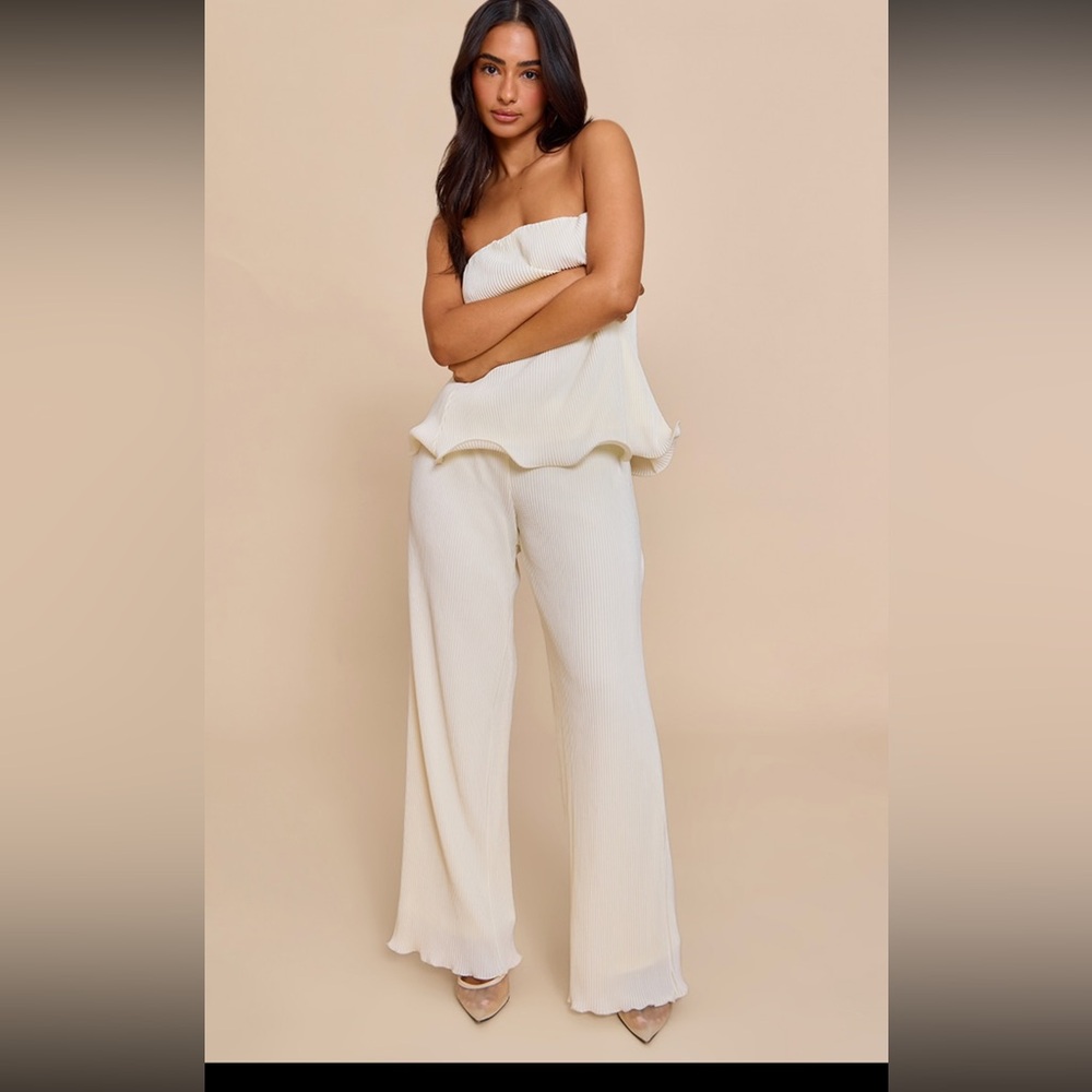 🆕🤍Cream Plisse High Waisted Wide Leg Trousers